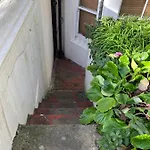 Stylish Central Basement Studio, With Outdoor Space