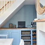 A Cool Coastal Retreat On Kingsdown Beach - The White House