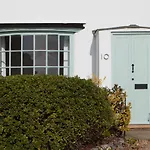 A Cool Coastal Retreat On Kingsdown Beach - The White House