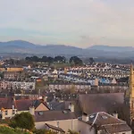 Bryn Min Manton Bach