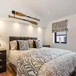 Hiraeth - Luxury Lodge With Hot Tub, Close To Beach