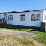 On Farm Chalet, Sleeps 6, Rhoshirwaun