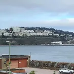 Beautiful 2-Bed Apartment On Torquay Seafront