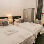 Esplanade Gardens, Apartment 1