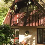 Lowena Lodge