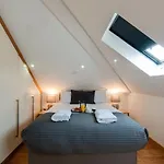 Base Serviced Apartments - Sir Thomas Street
