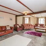 5 Cliff Lane