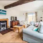 Cozy Cromer Cottage