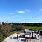 Bryn Gors-3 Bed-First Floor Apt- Yards From Beach