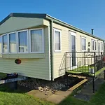3 Bedroom Sleeps 6 On Coral Beach