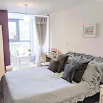 Large 3 Bedrooms In Liverpool City Centre, Free Parking