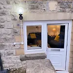 Westons Hideaway, 2 Bed, Free Parking, 6 Mins Walk To Beach,