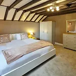 Host & Stay - Larpool Mews Holiday Home