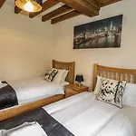 Oak Lodge