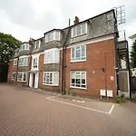 Large 3 Bedroom & 2 Bath - Ground Floor With Parking