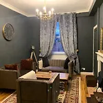 Glamours Stylish Victorian Apartment Near City Centre