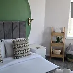 Kerensa Mor Apartments By Truabode Holiday Lets & Short Lets Newquay - Parking & Wifi