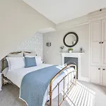 Luxury Georgian Townhouse Moments From The Harbour