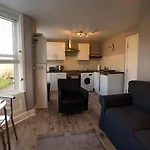 Pass The Keys Newly Renovated Spacious 1 Bedroom Apartment