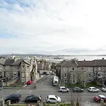 Stunning 2-Bed Apartment In Weston-Super-Mare