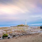 Stunning Coastal Retreat Whitley Bay Sleeps 9