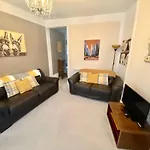 Blackpool Abode - The Buttercup Suite