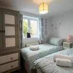 Modern & Cosy- Ideal For Small Families & Couples