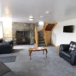 Ty Rhos, Farm Stay, Sleeps 4, Rhoshirwaun 2 Miles From Aberdaron