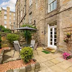 Elite 3 Bed New Town Apt With Private Walled Garden