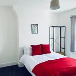 3 Bed Anfield House Close To Lfc
