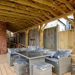 Pass The Keys Appletree Cottage - A Chic Seaside Home And Garden