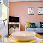 King Bed Suite With Parking • Free Gym Access