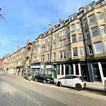 Chic, Newly Reno'D 1 Bed Open Plan, Nr The Meadows