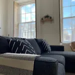 Central Plymouth Apartment - Sleeps 6 - Close To The Royal William Yard