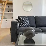 Central Plymouth Apartment - Sleeps 6 - Close To The Royal William Yard