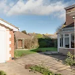 Super 5 Bedroom Family Friendly Retreat Rustington