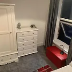 Southsea Space Big Bright 5 Bedroom House Sleeps 12