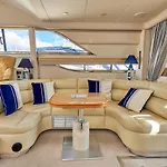 Mad Moment-Two Bedroom Luxury Motor Boat In Lymington