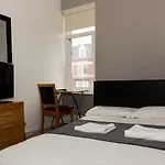 Alexander Apartments Rooms 2