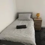 Modern 2 Bed Sleep 5 Close To Anfield Stadium