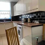 Cosy 2 Bed Flat 1 In Swansea - Home Away From Home