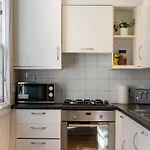 Lovely 3 Bed Apartment In Central Edinburgh