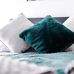 Snug Liverpool Anfield House, Entire Home With Free Wifi & Netflix