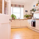 Altido Gorgeous 1-Bed Flat With A Shared Garden