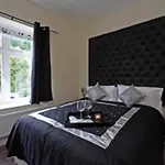 Space Boutique B&B - With Free Private Car Park