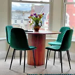 Beautiful Chic Apartment, Lift, Views & Parking