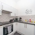 One Bedroom Flat I Walking Distance To Brighton Station