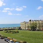 Brunswick Family Sea View Apartment