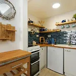 Mermaid Cottage - Wood Burner- By Brighton Holiday Lets