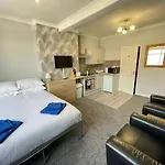 Large Ground Floor Studio Holiday Apartment Skegness - Flat 12